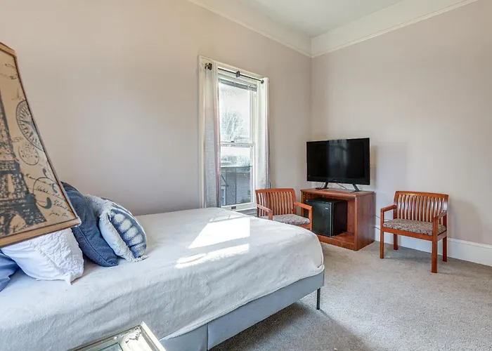 Eclectic Sacramento Home About Half Mi To Downtown!