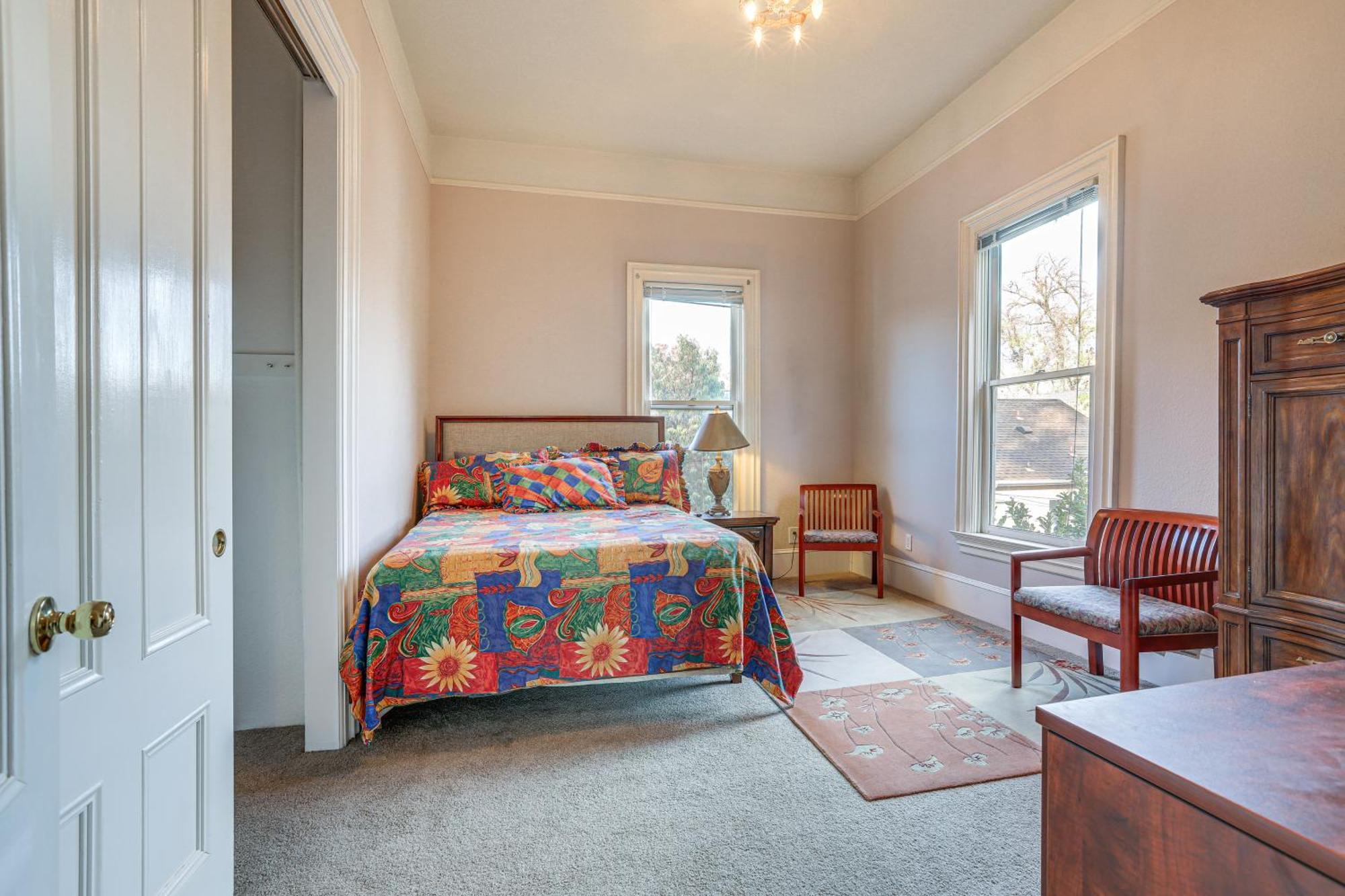 Eclectic About Half Mi To Downtown! Holiday home Sacramento