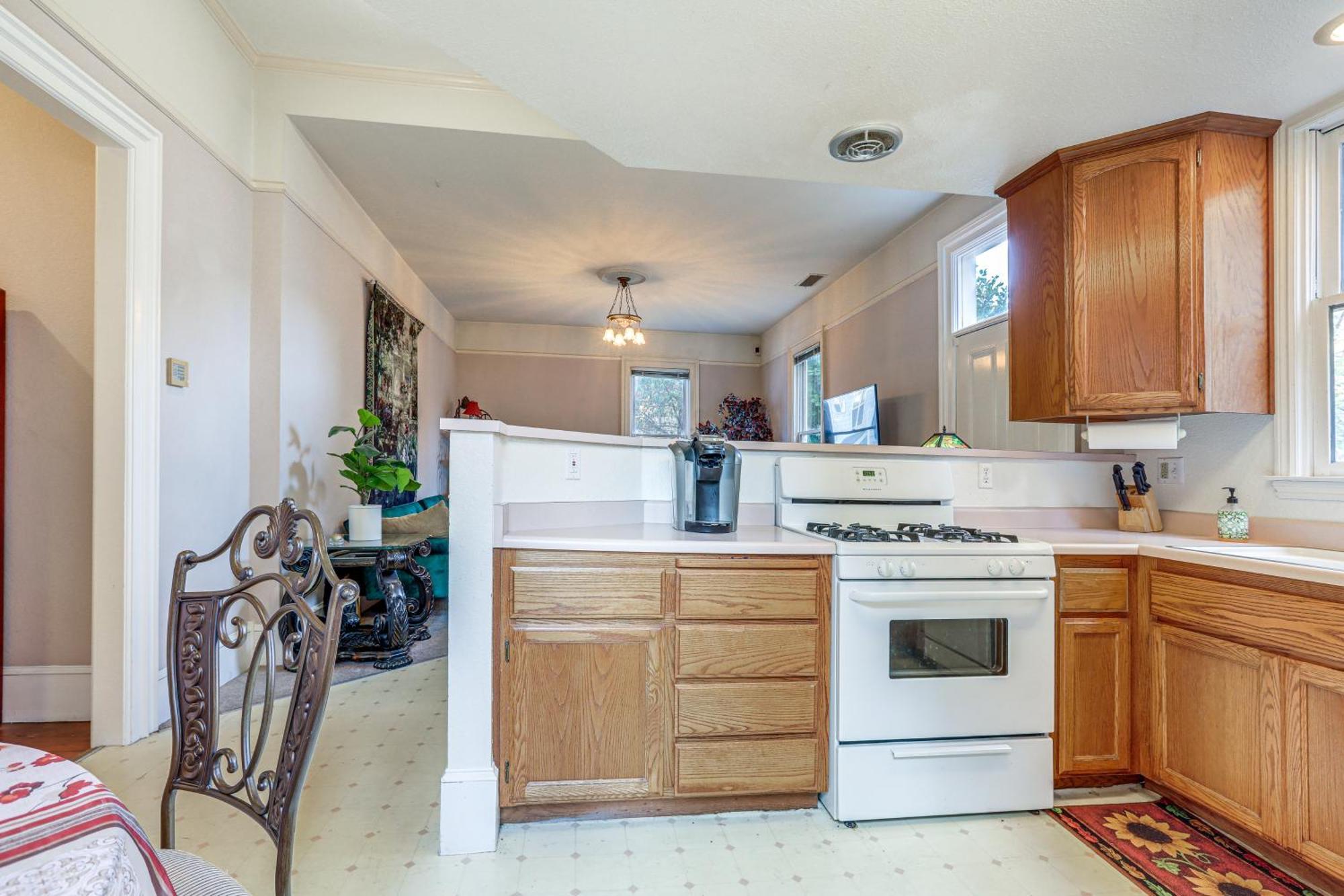 Eclectic About Half Mi To Downtown! * Sacramento