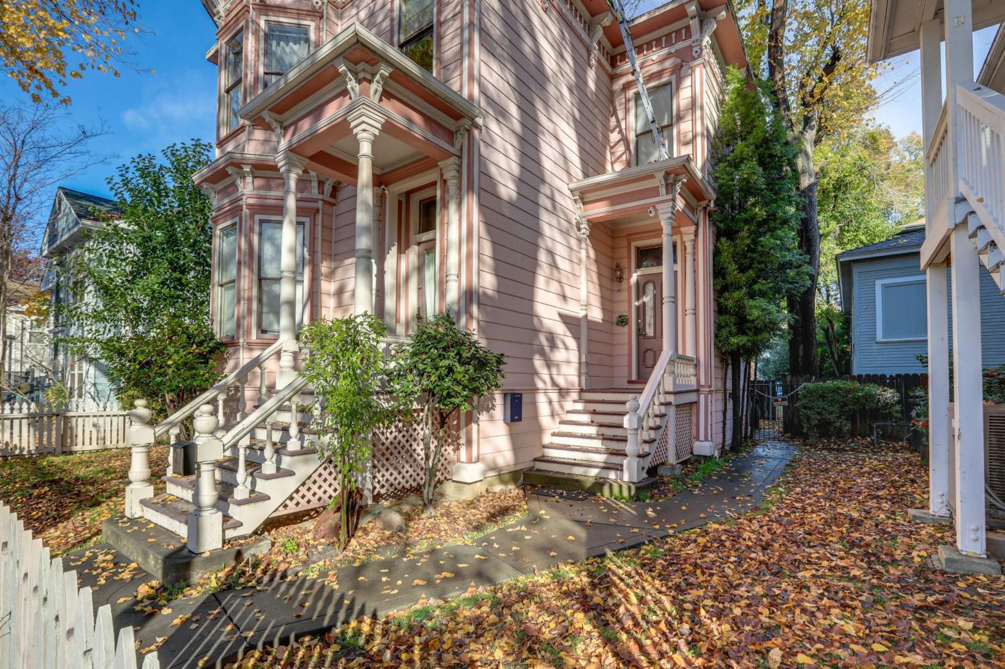 Eclectic About Half Mi To Downtown! Sacramento